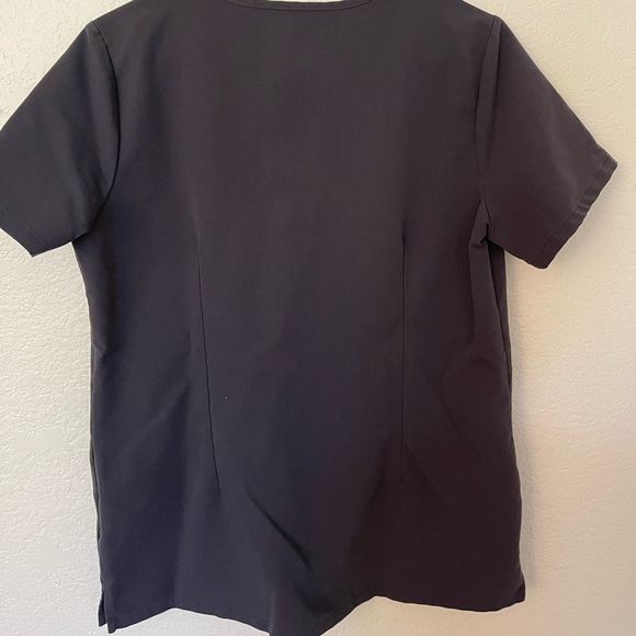 Very New Figs scrub top in size S color CHARCOAL - Picture 2 of 3